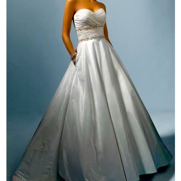 COPY - Alfred Angelo 2119  Sz 14. NWT - Picture 1 of 8